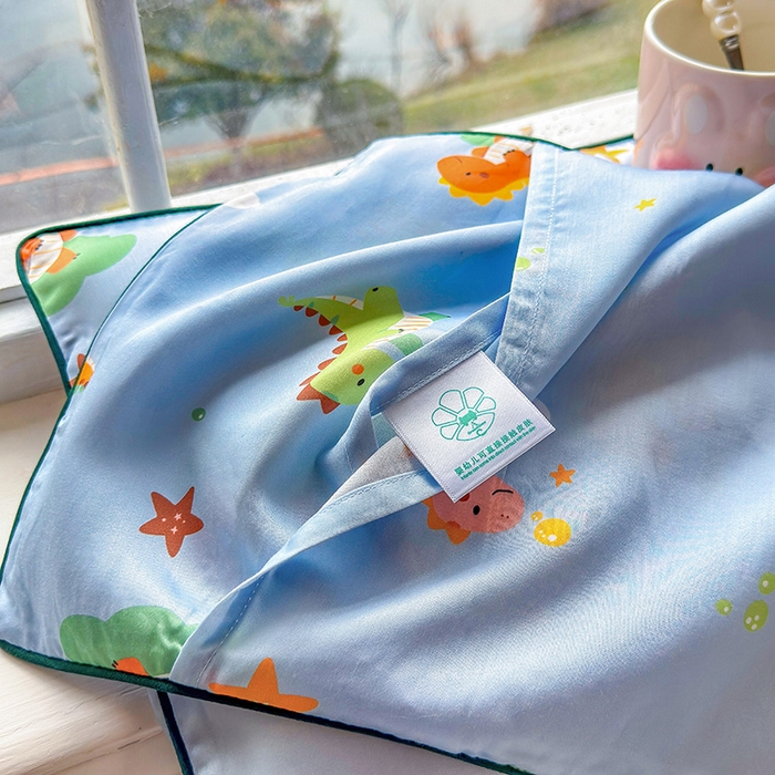 91家纺网 家纺一手货源 找家纺 姝辰 2026新款莱赛尔嵌绳卡通印花枕套儿童夏季凉感冰丝枕套幼儿园乳胶枕套枕罩 元气恐龙