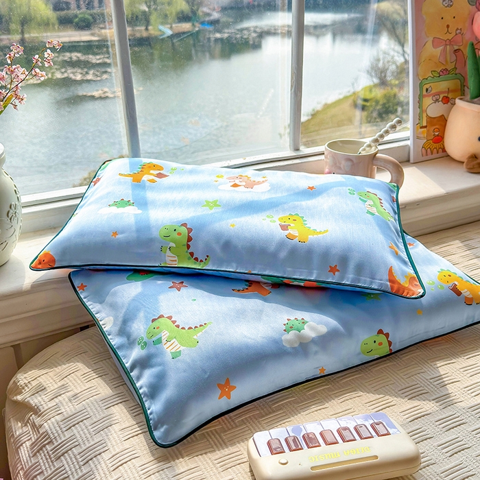 91家纺网 家纺一手货源 找家纺 姝辰 2026新款莱赛尔嵌绳卡通印花枕套儿童夏季凉感冰丝枕套幼儿园乳胶枕套枕罩 元气恐龙