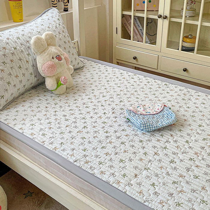 91家纺网 家纺一手货源 找家纺 纽缦家纺 2026新款A类水洗棉夹棉学生床垫 铃兰兰