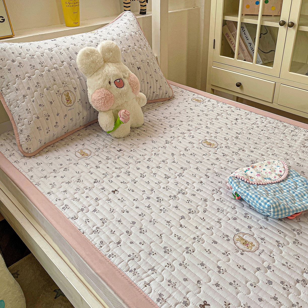 91家纺网 家纺一手货源 找家纺 纽缦家纺 2026新款A类水洗棉夹棉学生床垫 恋空灰