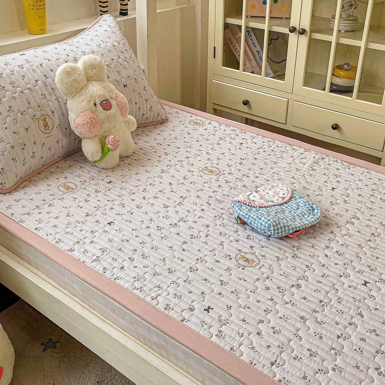 91家纺网 家纺一手货源 找家纺 纽缦家纺 2026新款A类水洗棉夹棉学生床垫 恋空灰