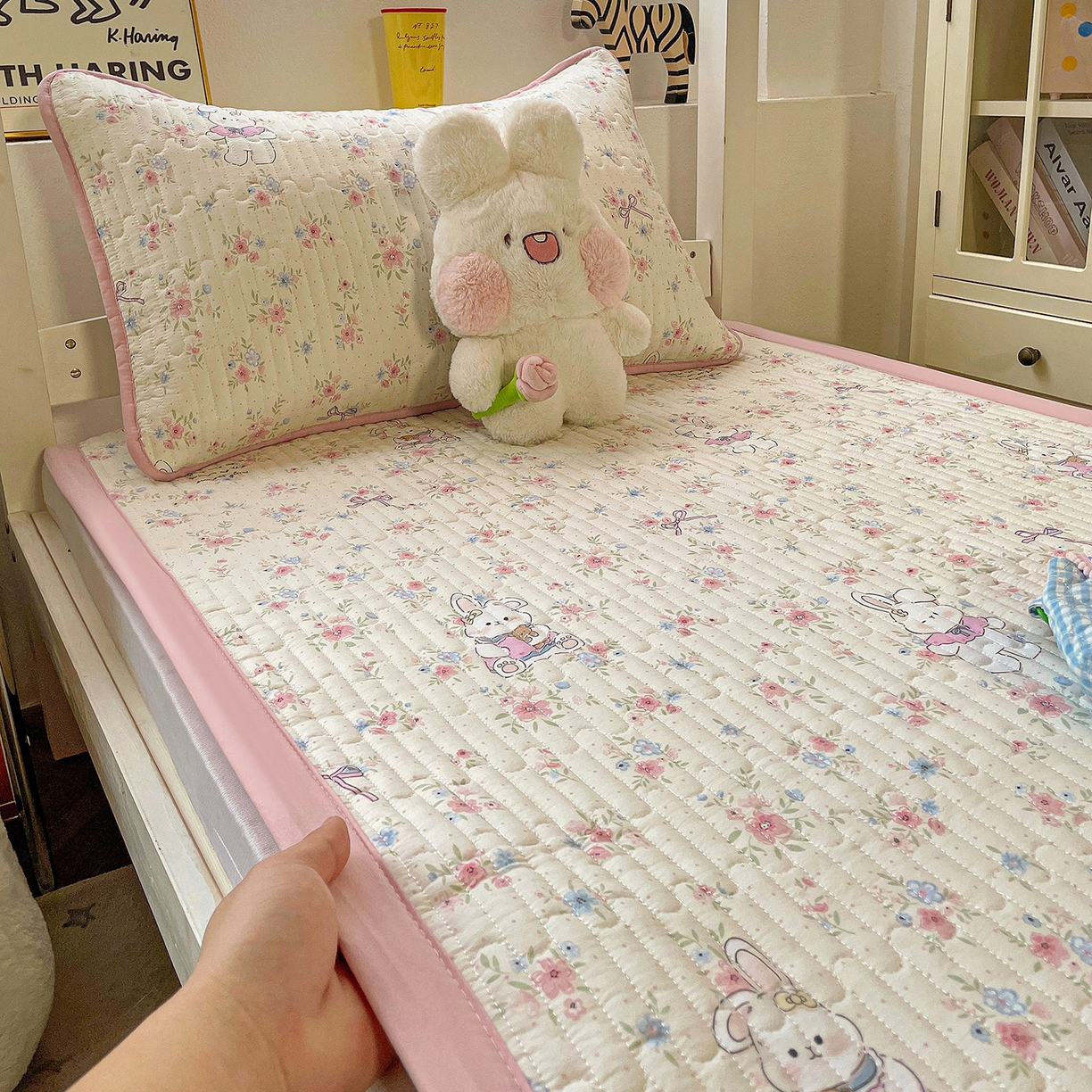 91家纺网 家纺一手货源 找家纺 纽缦家纺 2026新款A类水洗棉夹棉学生床垫 美丽小兔