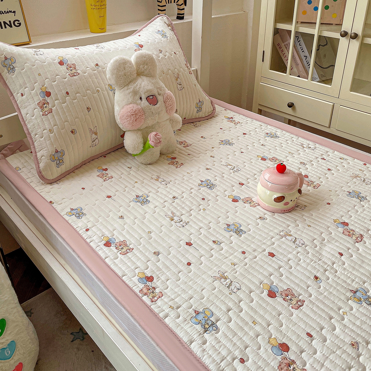 91家纺网 家纺一手货源 找家纺 纽缦家纺 2026新款A类水洗棉夹棉学生床垫 小飞象