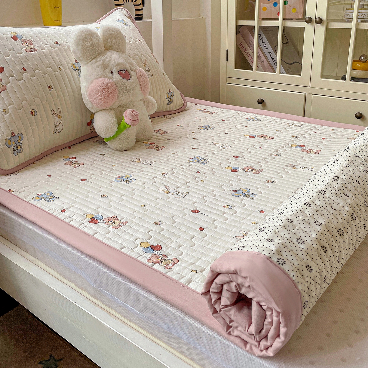 91家纺网 家纺一手货源 找家纺 纽缦家纺 2026新款A类水洗棉夹棉学生床垫 小飞象