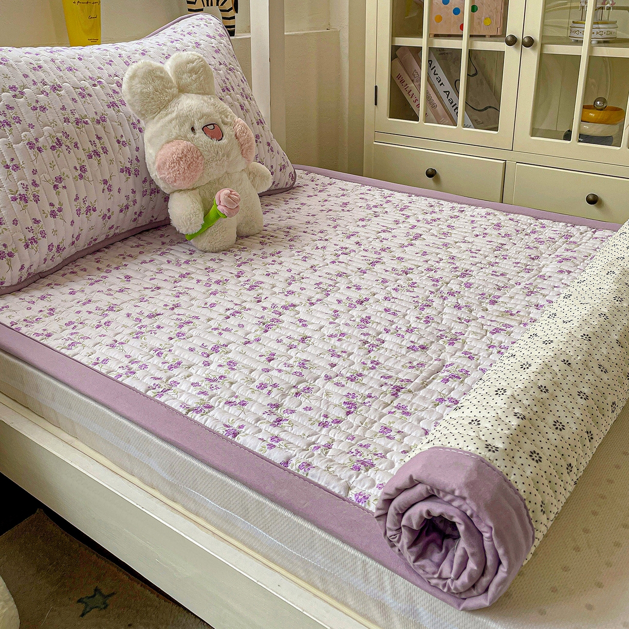 91家纺网 家纺一手货源 找家纺 纽缦家纺 2026新款A类水洗棉夹棉学生床垫 波影紫