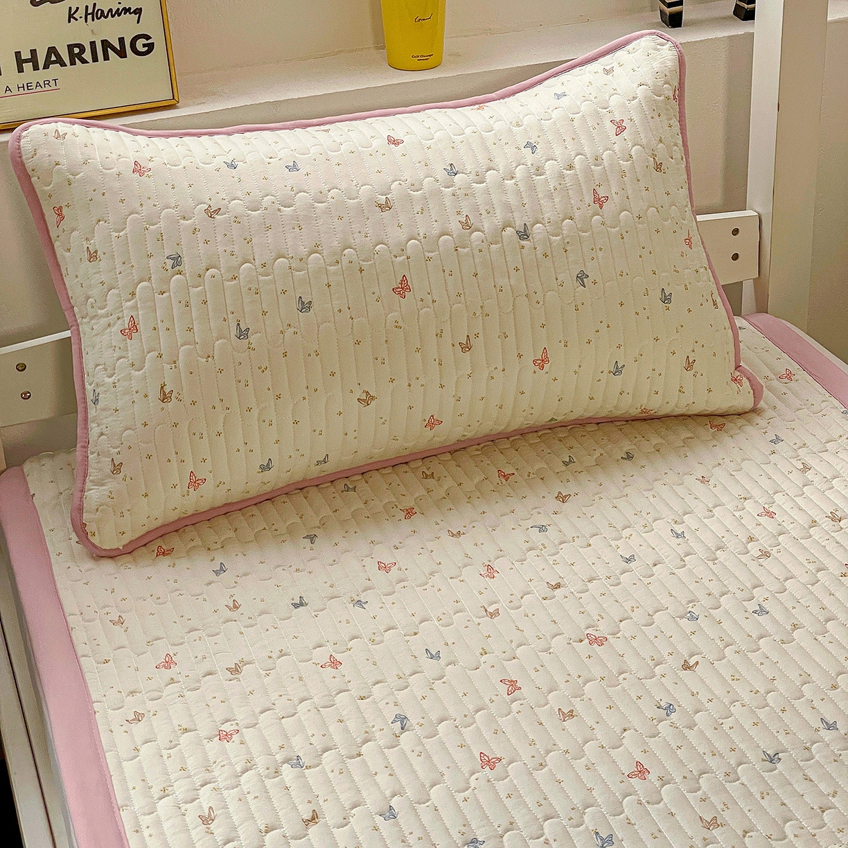 91家纺网 家纺一手货源 找家纺 纽缦家纺 2026新款A类水洗棉夹棉学生床垫 彩蝶红