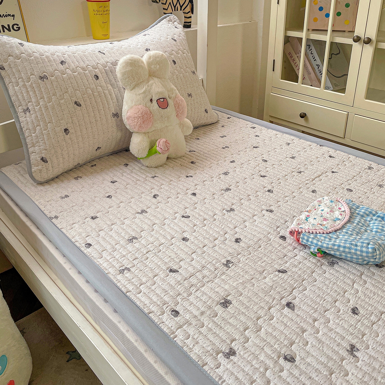 91家纺网 家纺一手货源 找家纺 纽缦家纺 2026新款A类水洗棉夹棉学生床垫 初春灰