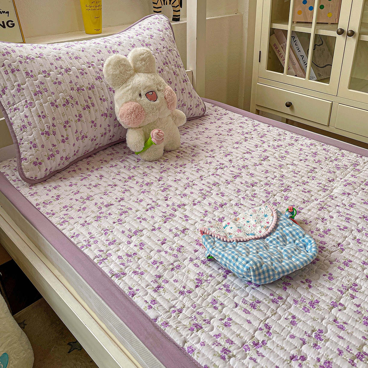 91家纺网 家纺一手货源 找家纺 纽缦家纺 2026新款A类水洗棉夹棉学生床垫 波影紫