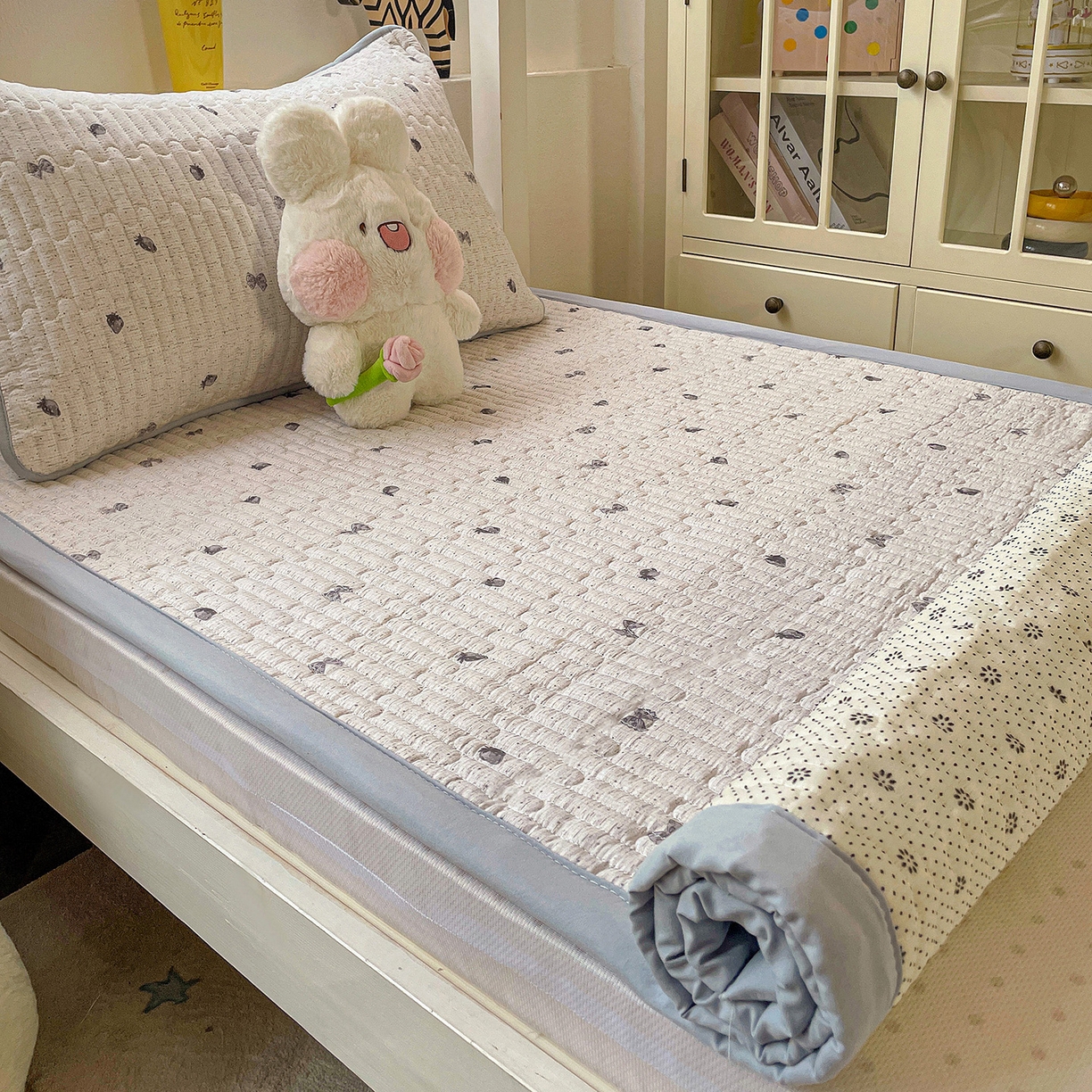 91家纺网 家纺一手货源 找家纺 纽缦家纺 2026新款A类水洗棉夹棉学生床垫 初春灰