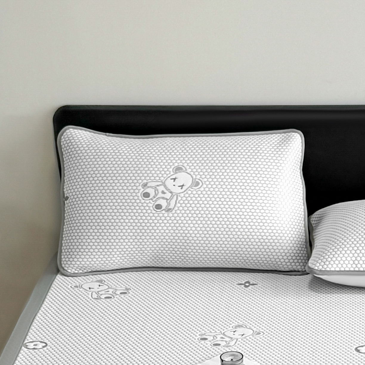 91家纺网 家纺一手货源 找家纺 奇丝雅 2026新款夏季A类卡通冰豆豆冰丝凉席枕套凉感家用可机洗单人学生宿舍48×74cm一只一对 抱抱熊-灰