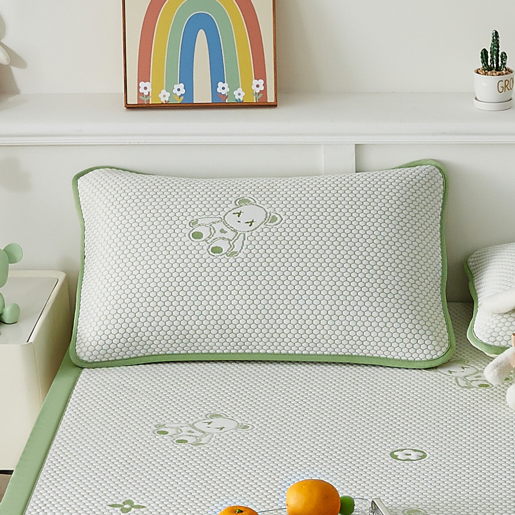 91家纺网 家纺一手货源 找家纺 奇丝雅 2026新款夏季A类卡通冰豆豆冰丝凉席枕套凉感家用可机洗单人学生宿舍48×74cm一只一对 抱抱熊-绿