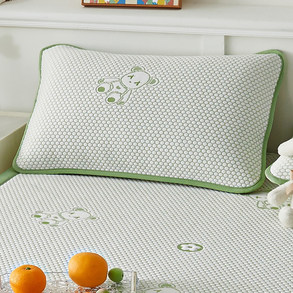 91家纺网 家纺一手货源 找家纺 奇丝雅 2026新款夏季A类卡通冰豆豆冰丝凉席枕套凉感家用可机洗单人学生宿舍48×74cm一只一对 抱抱熊-绿