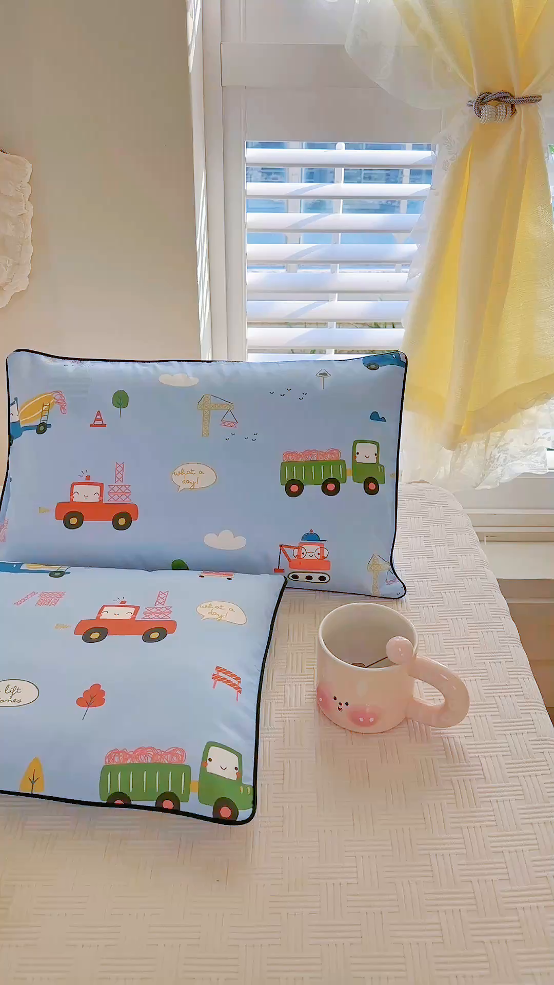 91家纺网 家纺一手货源 找家纺 姝辰 2026新款莱赛尔嵌绳卡通印花枕套儿童夏季凉感冰丝枕套幼儿园乳胶枕套枕罩 天空车城