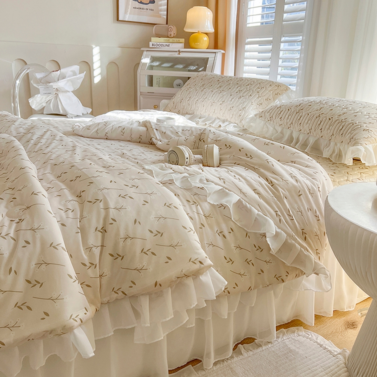 91家纺网 家纺一手货源 找家纺 慕澄2026新款小清新印花凉感丝花床裙款乳胶凉席 叶子青青