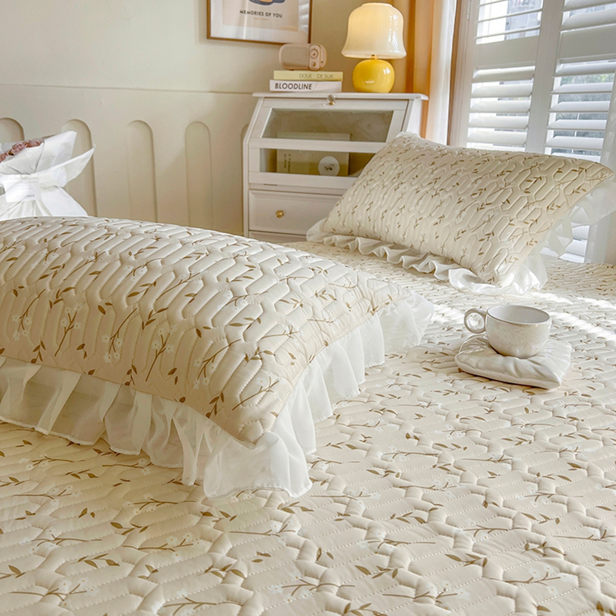 91家纺网 家纺一手货源 找家纺 慕澄2026新款小清新印花凉感丝花床裙款乳胶凉席 叶子青青