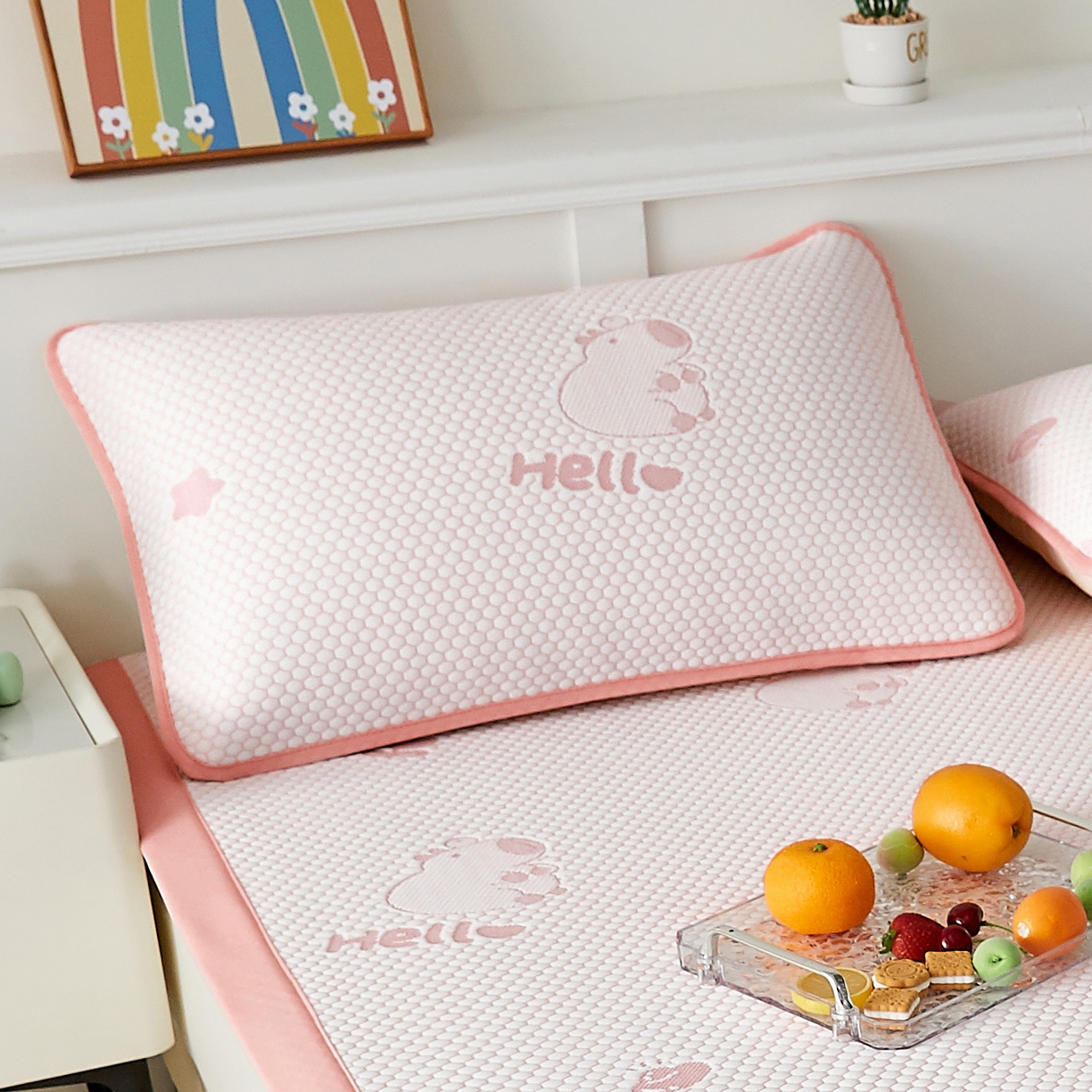 91家纺网 家纺一手货源 找家纺 奇丝雅 2026新款夏季A类卡通冰豆豆冰丝凉席枕套凉感家用可机洗单人学生宿舍48×74cm一只一对 卡皮巴拉-粉