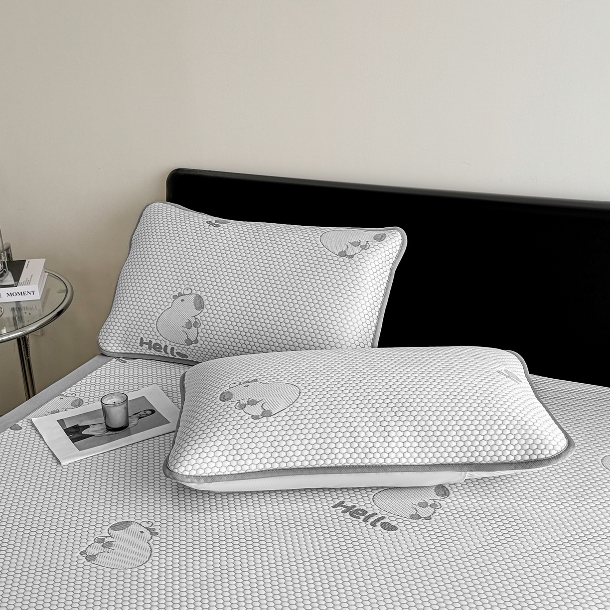 91家纺网 家纺一手货源 找家纺 奇丝雅 2026新款夏季A类卡通冰豆豆冰丝凉席枕套凉感家用可机洗单人学生宿舍48×74cm一只一对 卡皮巴拉-灰