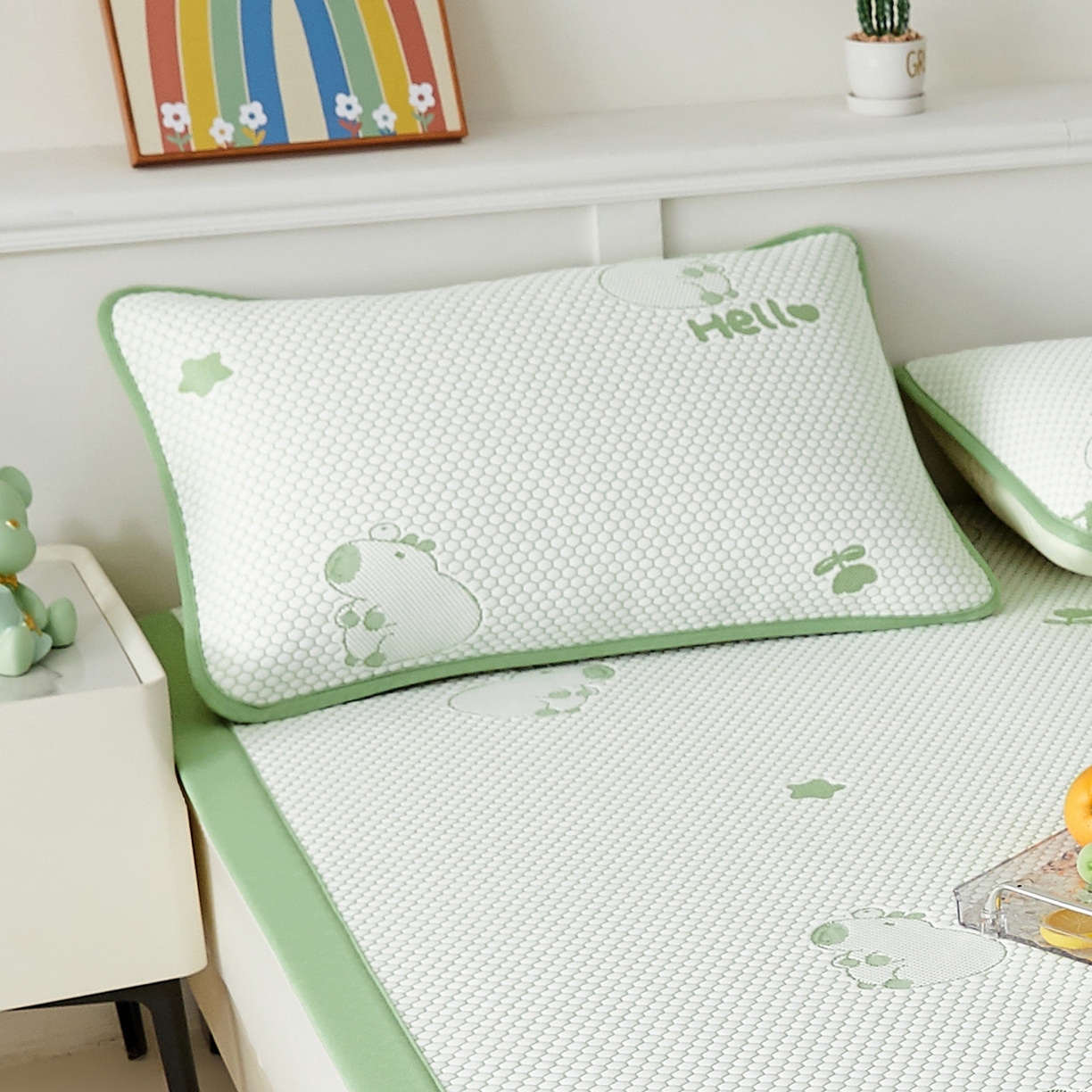 91家纺网 家纺一手货源 找家纺 奇丝雅 2026新款夏季A类卡通冰豆豆冰丝凉席枕套凉感家用可机洗单人学生宿舍48×74cm一只一对 卡皮巴拉-绿