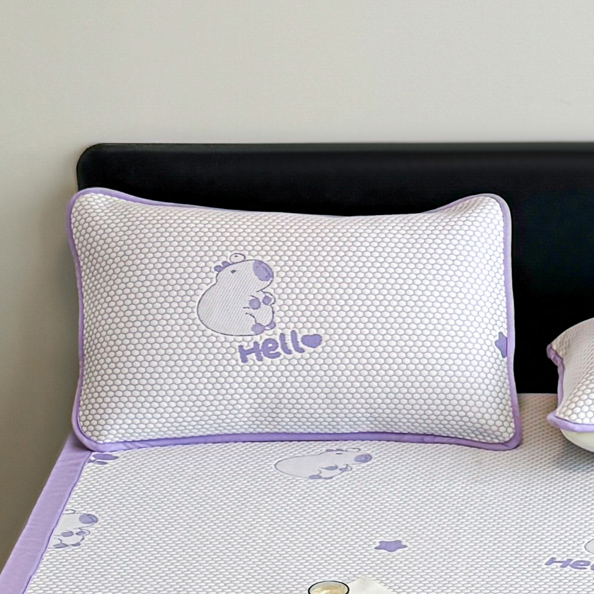 91家纺网 家纺一手货源 找家纺 奇丝雅 2026新款夏季A类卡通冰豆豆冰丝凉席枕套凉感家用可机洗单人学生宿舍48×74cm一只一对 卡皮巴拉-紫