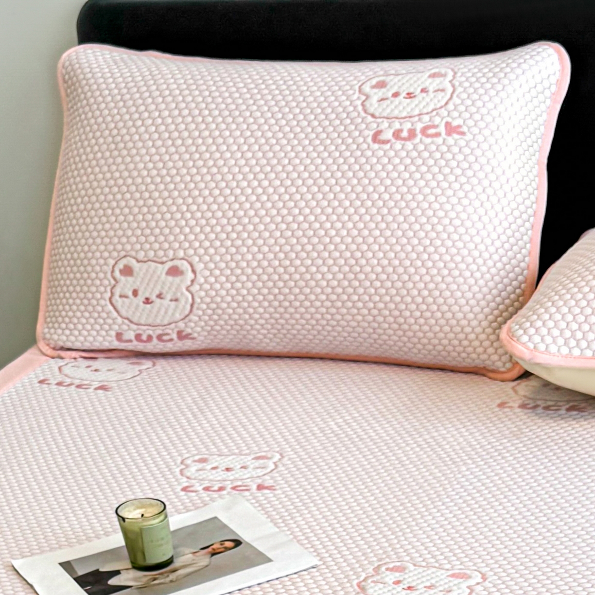 91家纺网 家纺一手货源 找家纺 奇丝雅 2026新款夏季A类卡通冰豆豆冰丝凉席枕套凉感家用可机洗单人学生宿舍48×74cm一只一对 小冰熊-粉