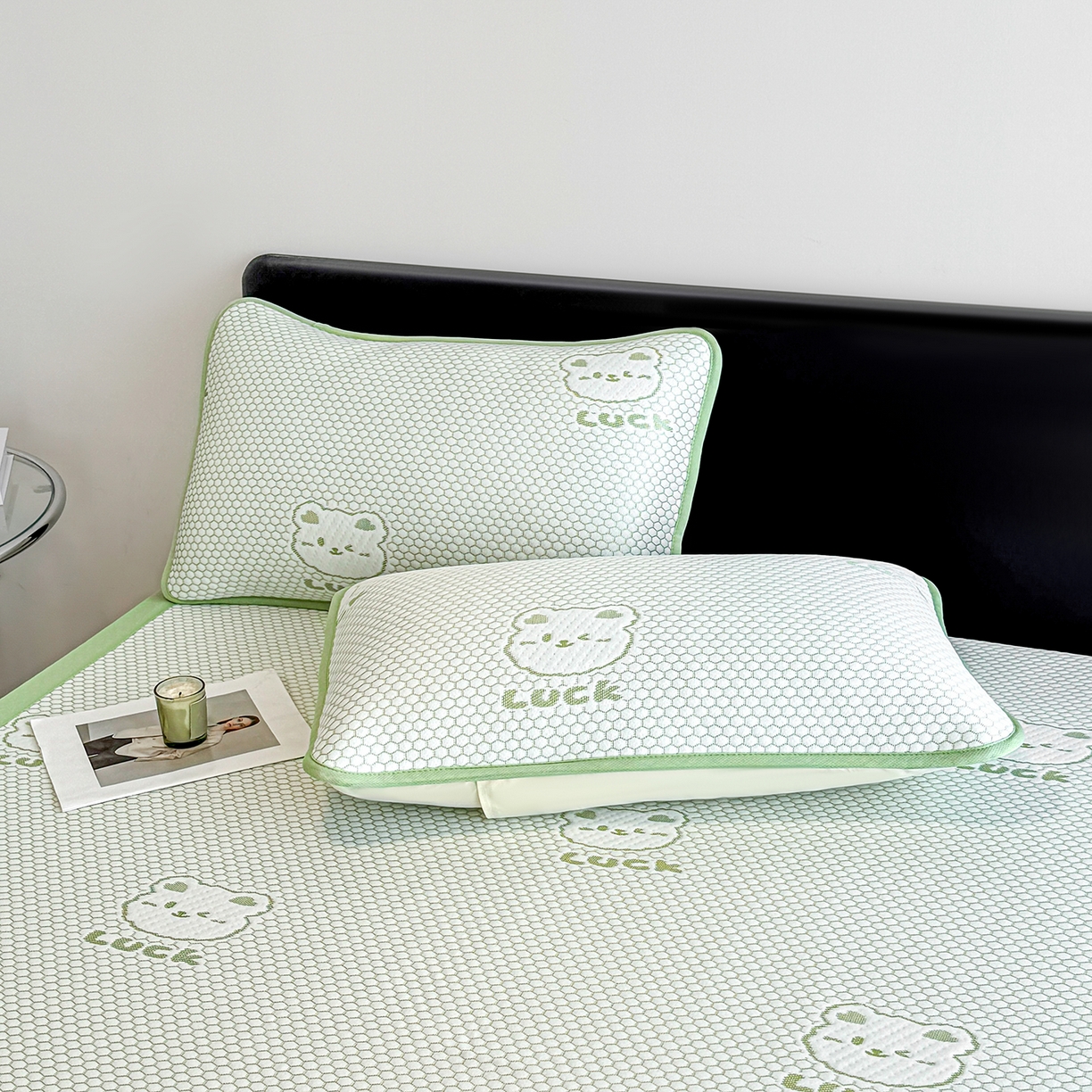 91家纺网 家纺一手货源 找家纺 家品罗兰 2026新款夏季A类卡通冰豆豆冰丝凉席枕套凉感家用可机洗单人学生宿舍48×74cm一只一对 小冰熊-绿