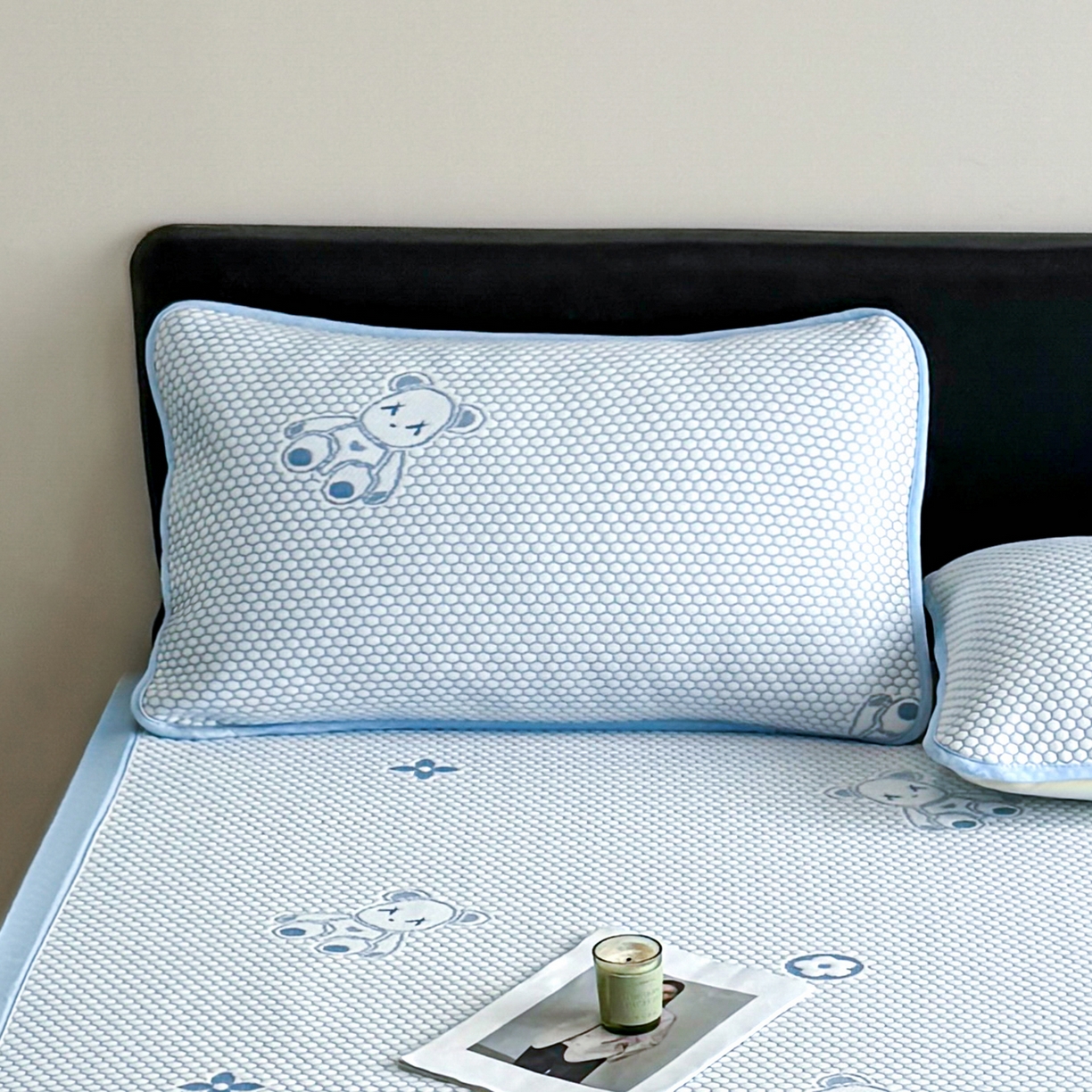 91家纺网 家纺一手货源 找家纺 家品罗兰 2026新款夏季A类卡通冰豆豆冰丝凉席枕套凉感家用可机洗单人学生宿舍48×74cm一只一对 抱抱熊-蓝