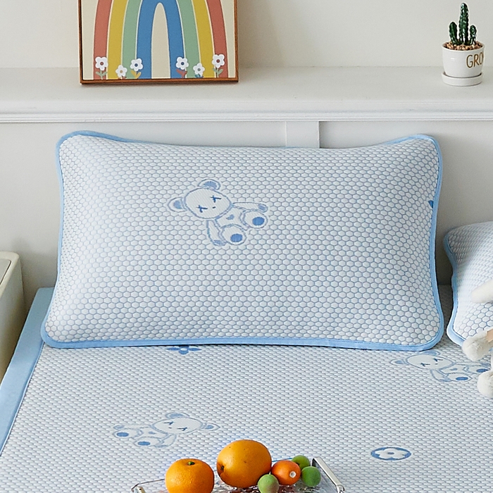 91家纺网 家纺一手货源 找家纺 家品罗兰 2026新款夏季A类卡通冰豆豆冰丝凉席枕套凉感家用可机洗单人学生宿舍48×74cm一只一对 抱抱熊-蓝