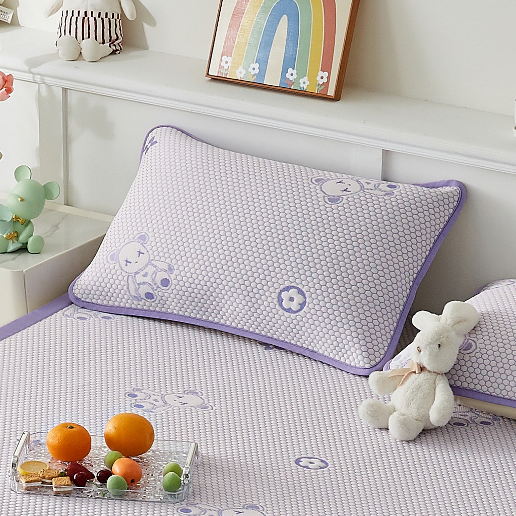 91家纺网 家纺一手货源 找家纺 家品罗兰 2026新款夏季A类卡通冰豆豆冰丝凉席枕套凉感家用可机洗单人学生宿舍48×74cm一只一对 抱抱熊-紫