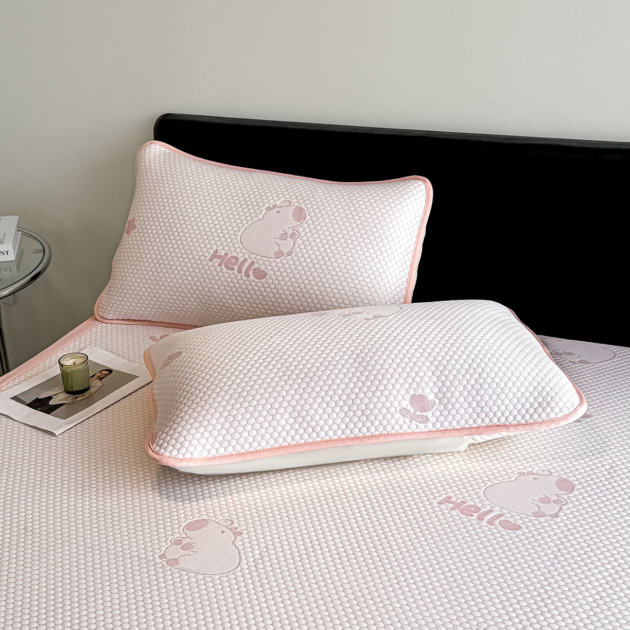 91家纺网 家纺一手货源 找家纺 家品罗兰 2026新款夏季A类卡通冰豆豆冰丝凉席枕套凉感家用可机洗单人学生宿舍48×74cm一只一对 卡皮巴拉-粉