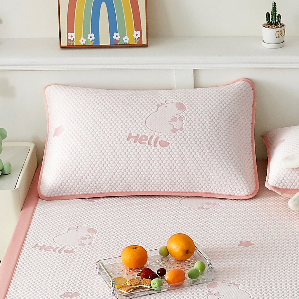 91家纺网 家纺一手货源 找家纺 家品罗兰 2026新款夏季A类卡通冰豆豆冰丝凉席枕套凉感家用可机洗单人学生宿舍48×74cm一只一对 卡皮巴拉-粉