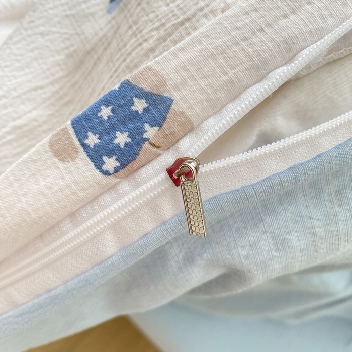 91家纺网 家纺一手货源 找家纺 红日子纺织品 2026新款云感皱皱纱四件套 活力萌熊