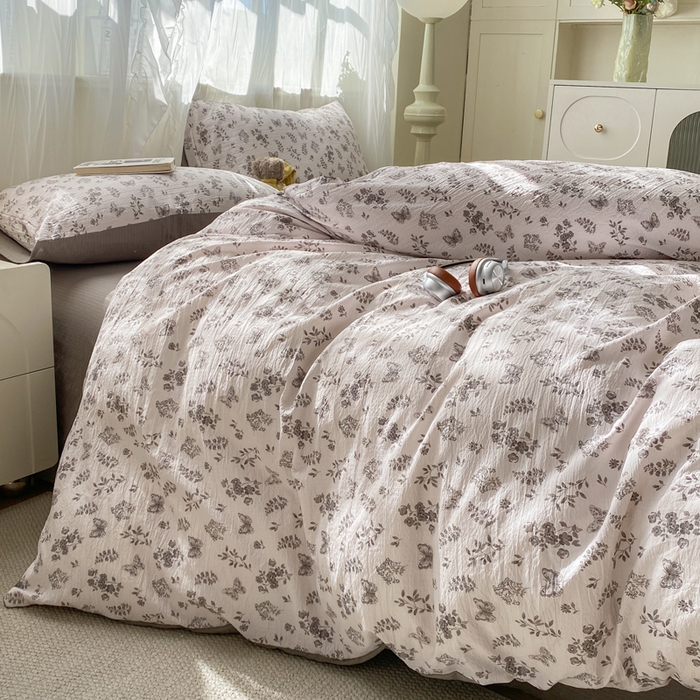 91家纺网 家纺一手货源 找家纺 红日子纺织品 2026新款云感皱皱纱四件套 浮梦花影