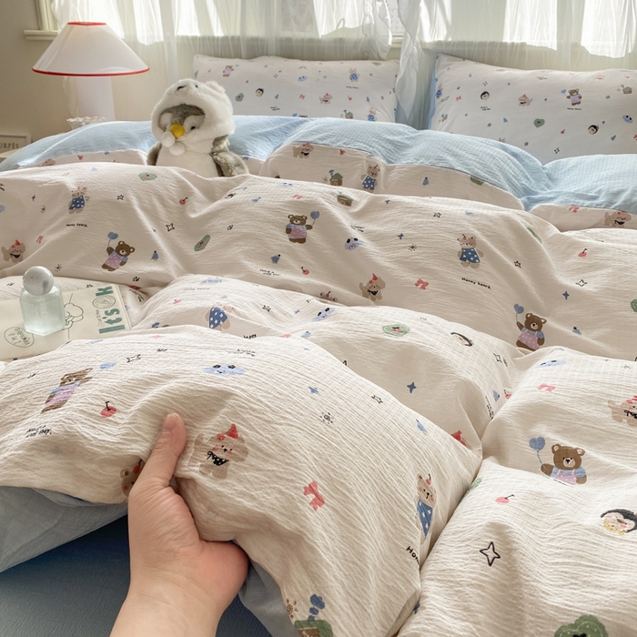 91家纺网 家纺一手货源 找家纺 红日子纺织品 2026新款云感皱皱纱四件套 活力萌熊