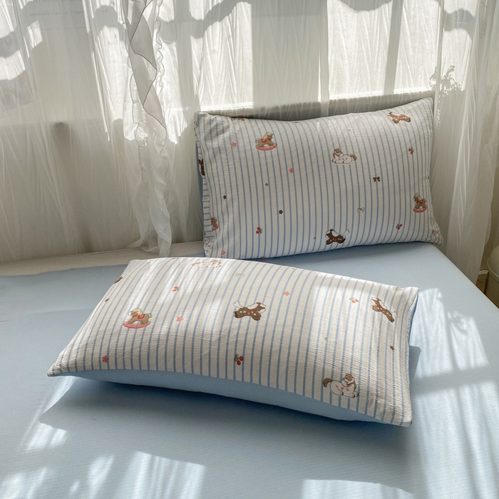 91家纺网 家纺一手货源 找家纺 红日子纺织品 2026新款云感皱皱纱四件套 童年木马