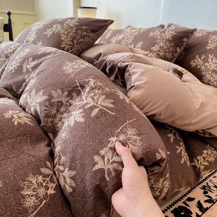 91家纺网 家纺一手货源 找家纺 红日子纺织品 2026新款云感皱皱纱四件套 夕颜-棕