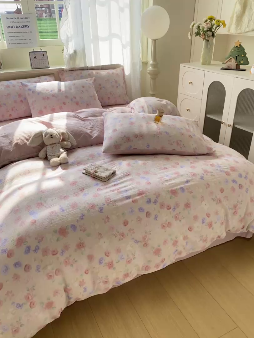 91家纺网 家纺一手货源 找家纺 红日子纺织品 2026新款云感皱皱纱四件套 山花烂漫