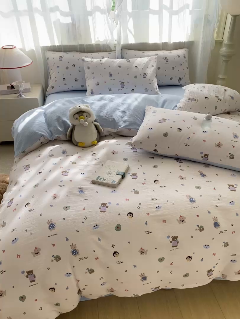 91家纺网 家纺一手货源 找家纺 红日子纺织品 2026新款云感皱皱纱四件套 活力萌熊