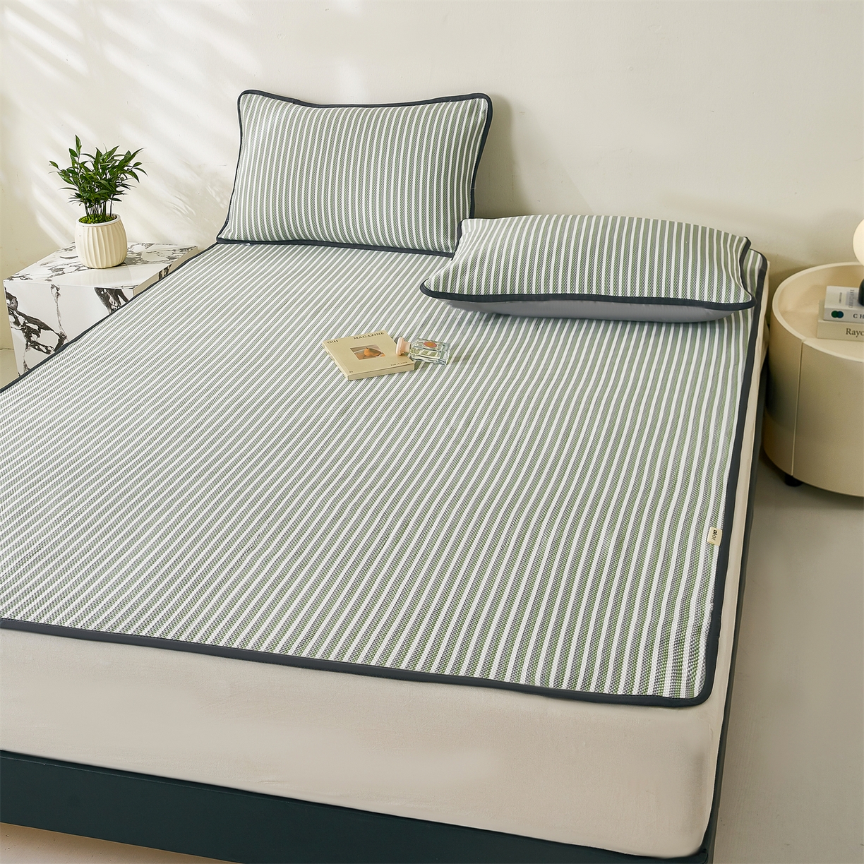 91家纺网 家纺一手货源 找家纺 （总）源舍家纺 2026新款乙纶PE国标凉席律动无印风条纹可机洗凉感值0.31床单款床笠款