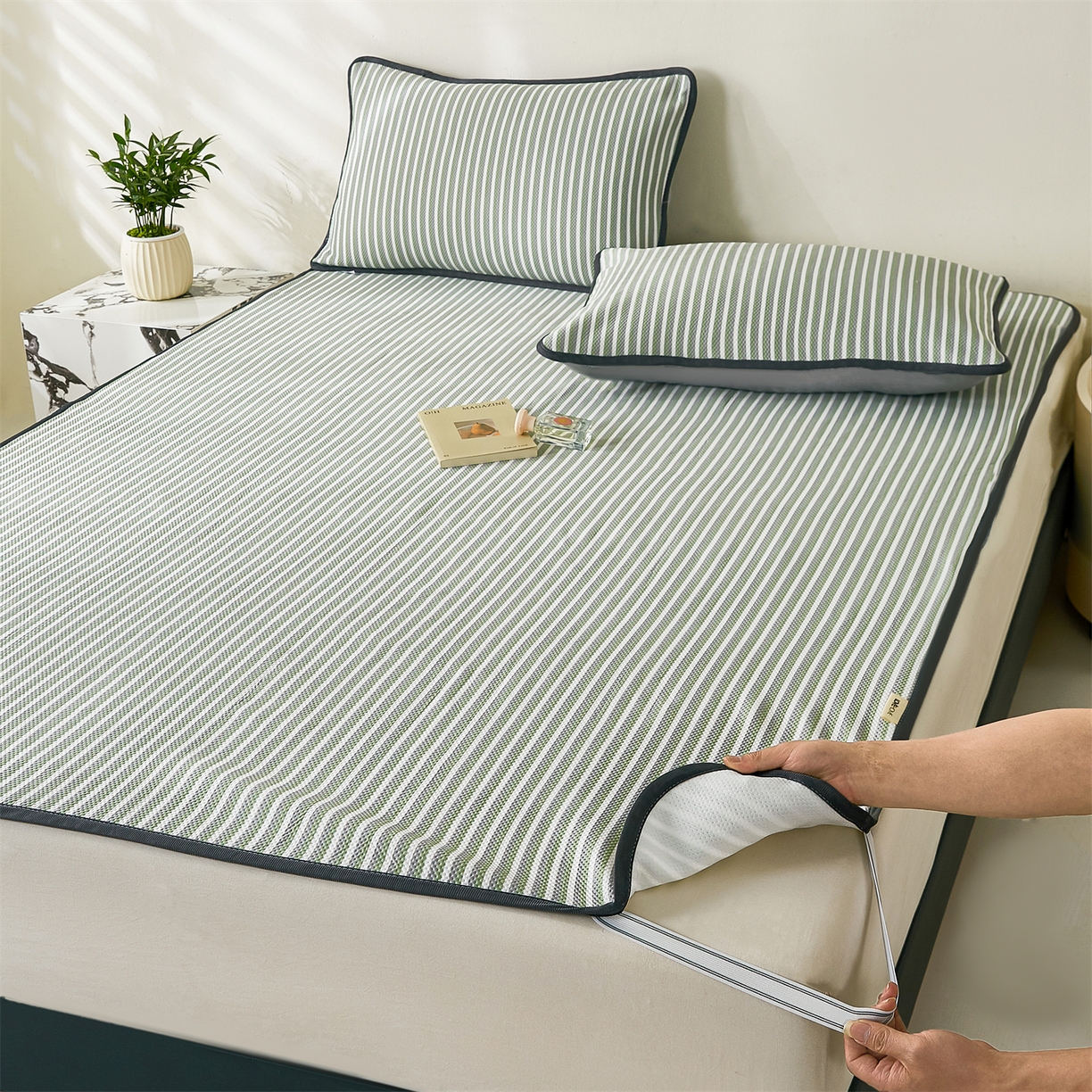 91家纺网 家纺一手货源 找家纺 （总）源舍家纺 2026新款乙纶PE国标凉席律动无印风条纹可机洗凉感值0.31床单款床笠款