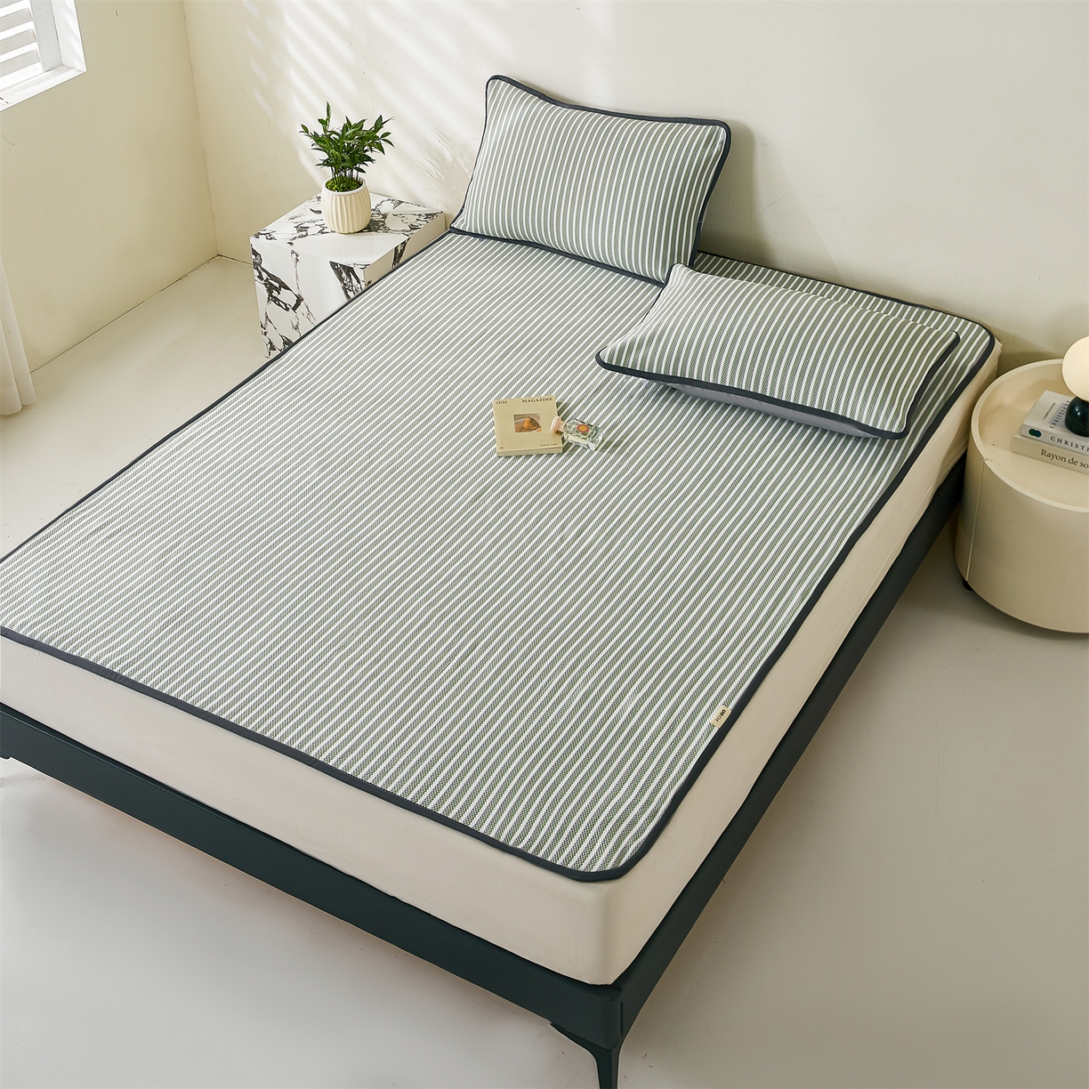 91家纺网 家纺一手货源 找家纺 （总）源舍家纺 2026新款乙纶PE国标凉席律动无印风条纹可机洗凉感值0.31床单款床笠款