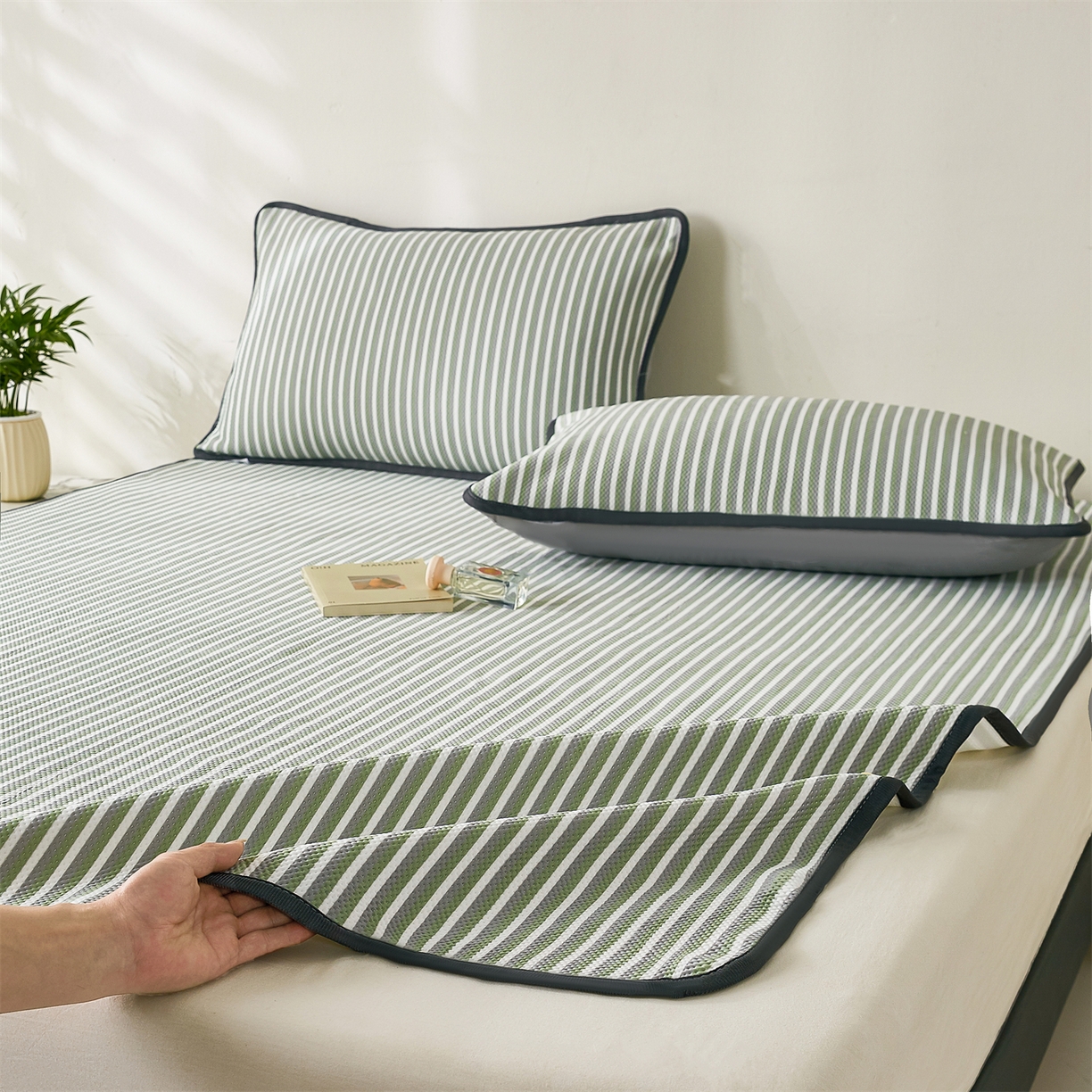 91家纺网 家纺一手货源 找家纺 （总）源舍家纺 2026新款乙纶PE国标凉席律动无印风条纹可机洗凉感值0.31床单款床笠款