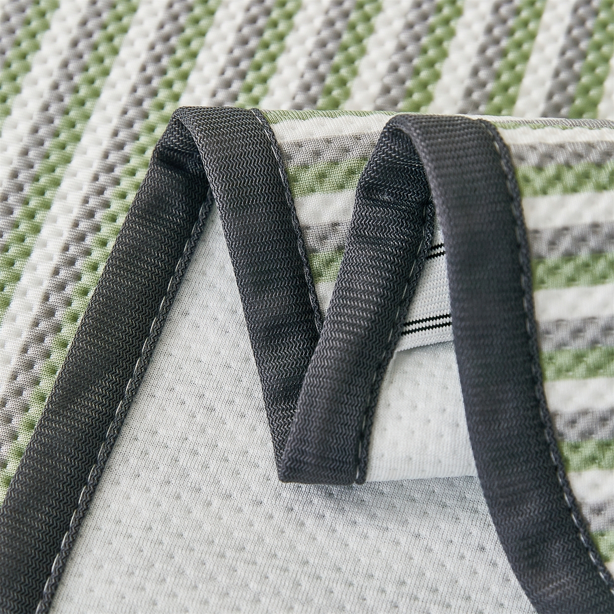 91家纺网 家纺一手货源 找家纺 （总）源舍家纺 2026新款乙纶PE国标凉席律动无印风条纹可机洗凉感值0.31床单款床笠款