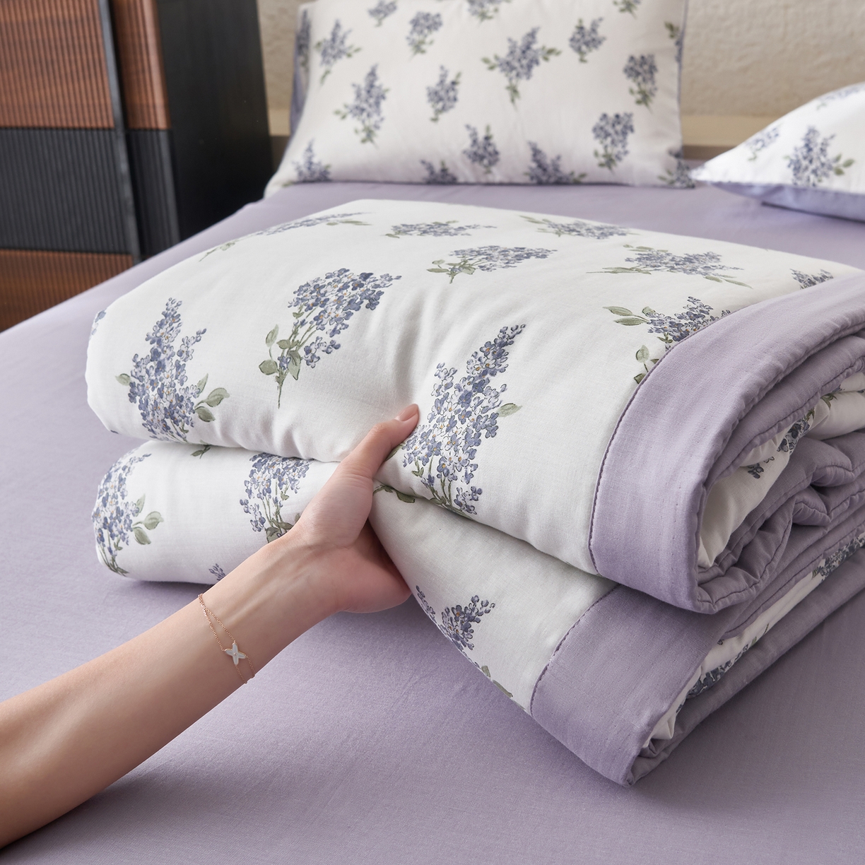 91家纺网 家纺一手货源 找家纺 晨曦家纺 2026新款全棉双层纱夏被四件套复古纯棉中国风夏凉被 蓝花序