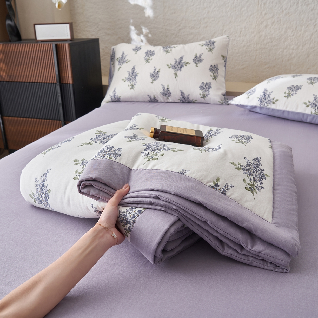 91家纺网 家纺一手货源 找家纺 晨曦家纺 2026新款全棉双层纱夏被四件套复古纯棉中国风夏凉被 蓝花序