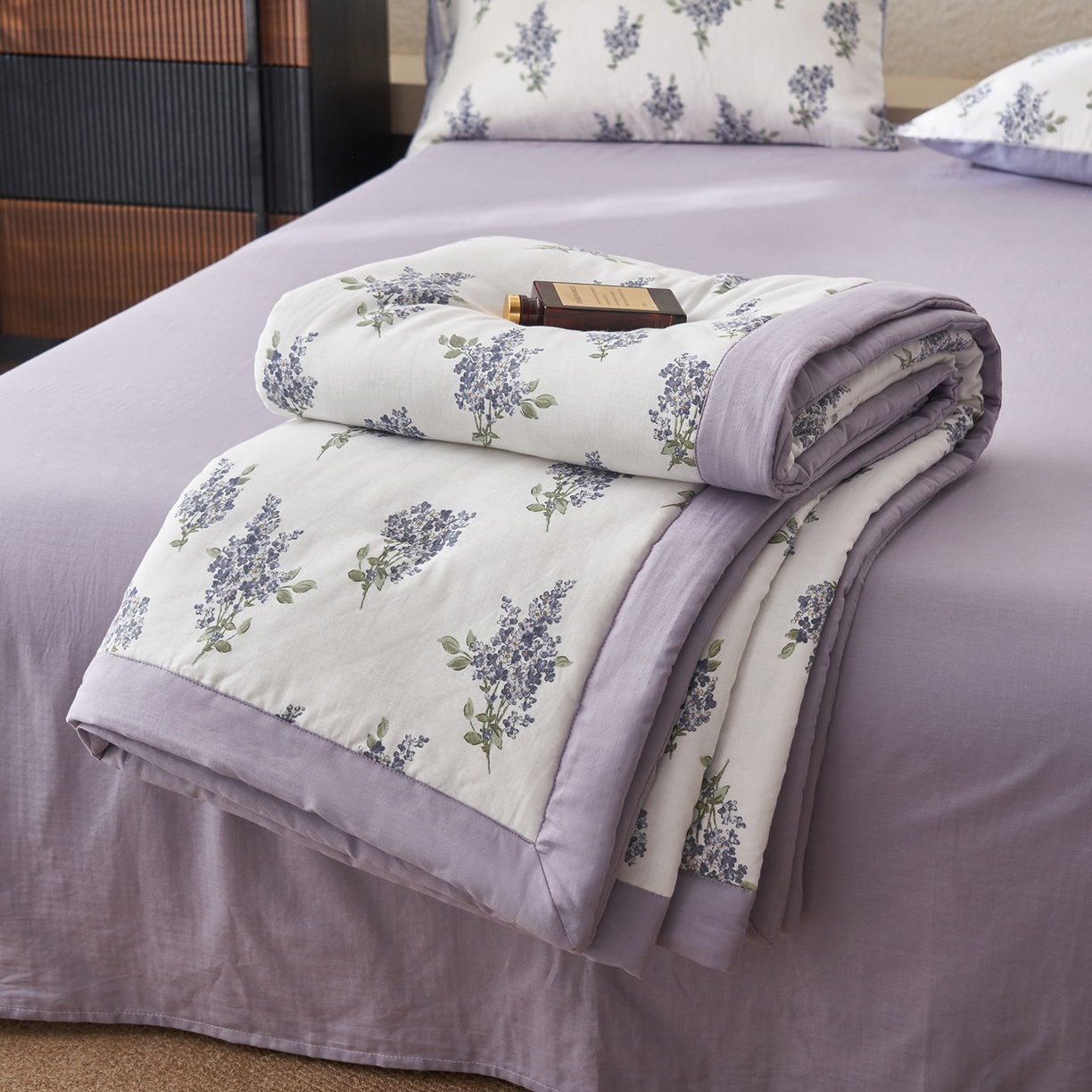 91家纺网 家纺一手货源 找家纺 晨曦家纺 2026新款全棉双层纱夏被四件套复古纯棉中国风夏凉被 蓝花序