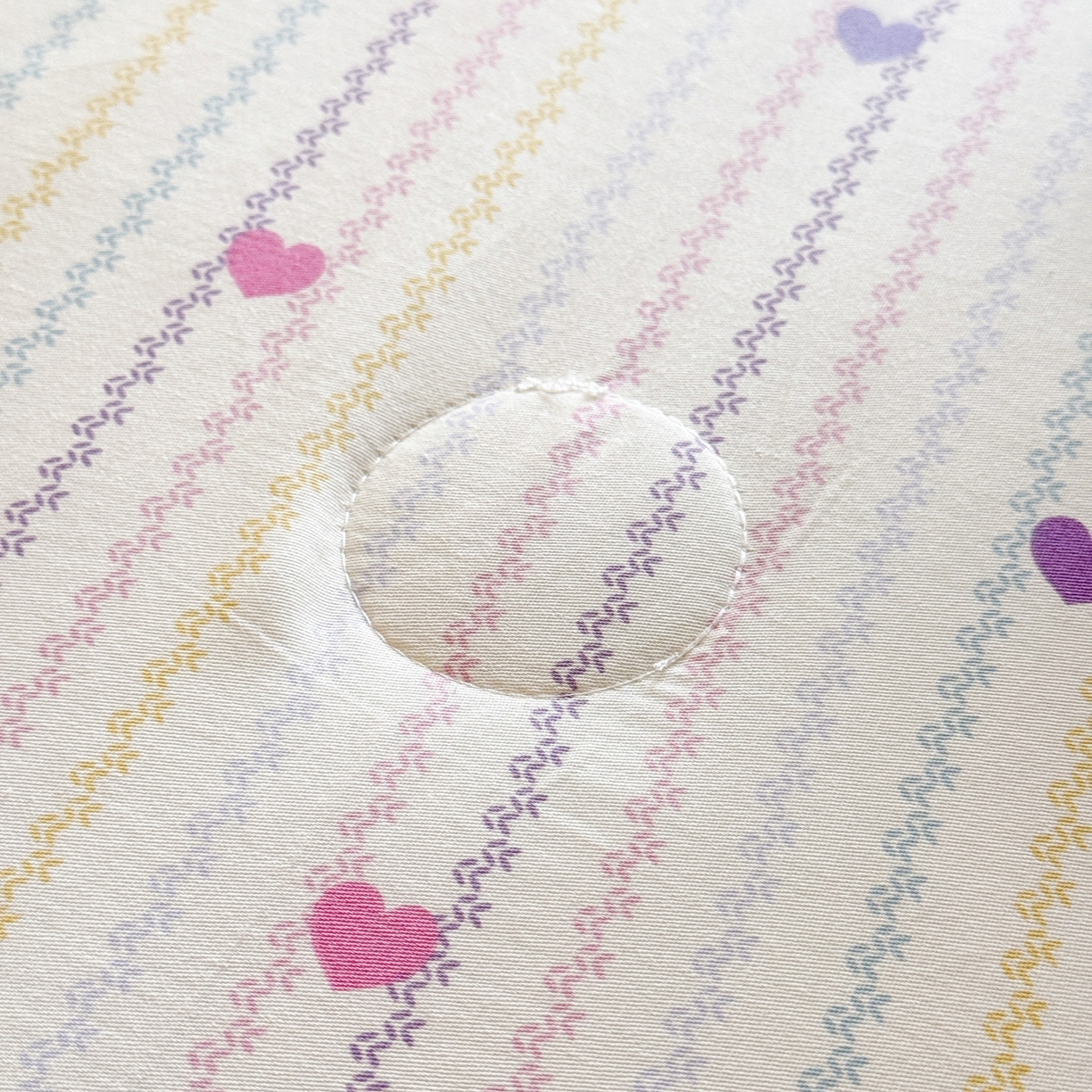 91家纺网 家纺一手货源 找家纺 雅萱家纺 2026新款印花双面全棉棉花夏被 彩虹爱心