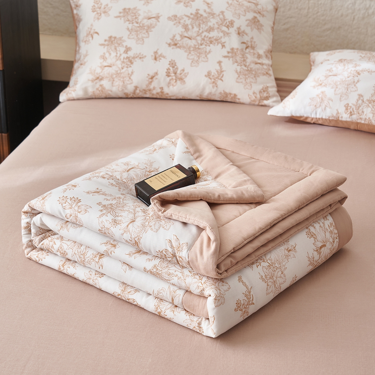 91家纺网 家纺一手货源 找家纺 晨曦家纺 2026新款全棉双层纱夏被四件套复古纯棉中国风夏凉被 漫花叙