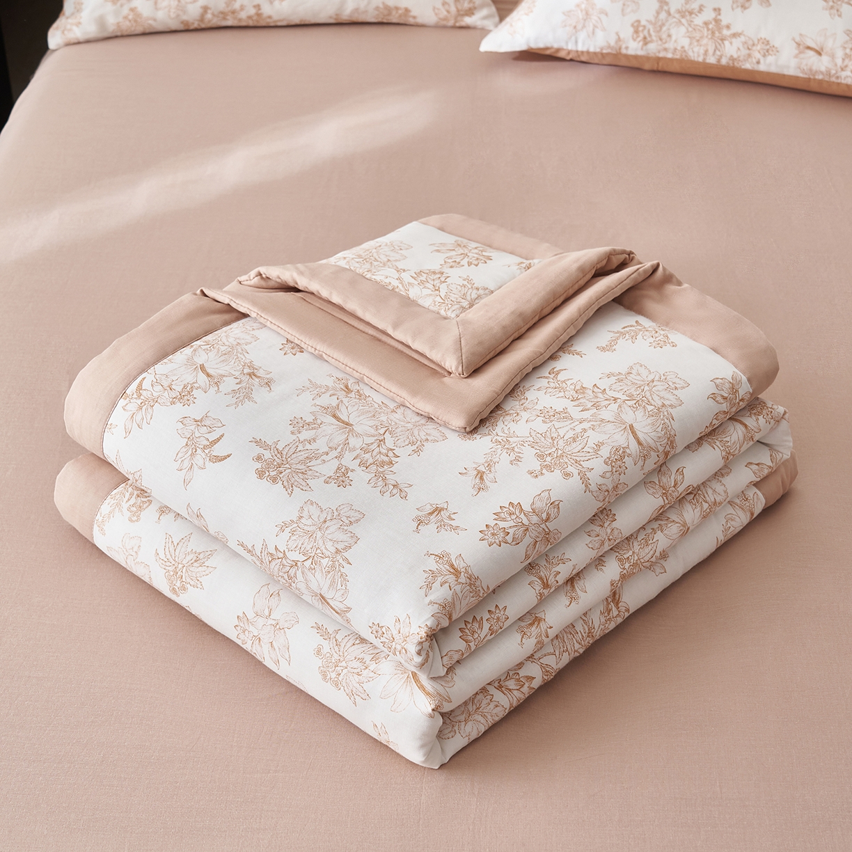 91家纺网 家纺一手货源 找家纺 晨曦家纺 2026新款全棉双层纱夏被四件套复古纯棉中国风夏凉被 漫花叙