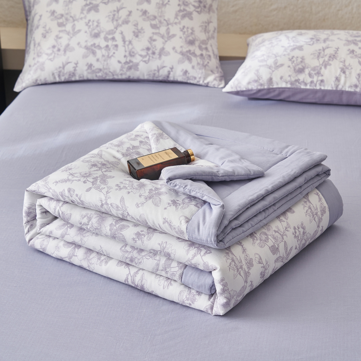 91家纺网 家纺一手货源 找家纺 晨曦家纺 2026新款全棉双层纱夏被四件套复古纯棉中国风夏凉被 紫雾花野