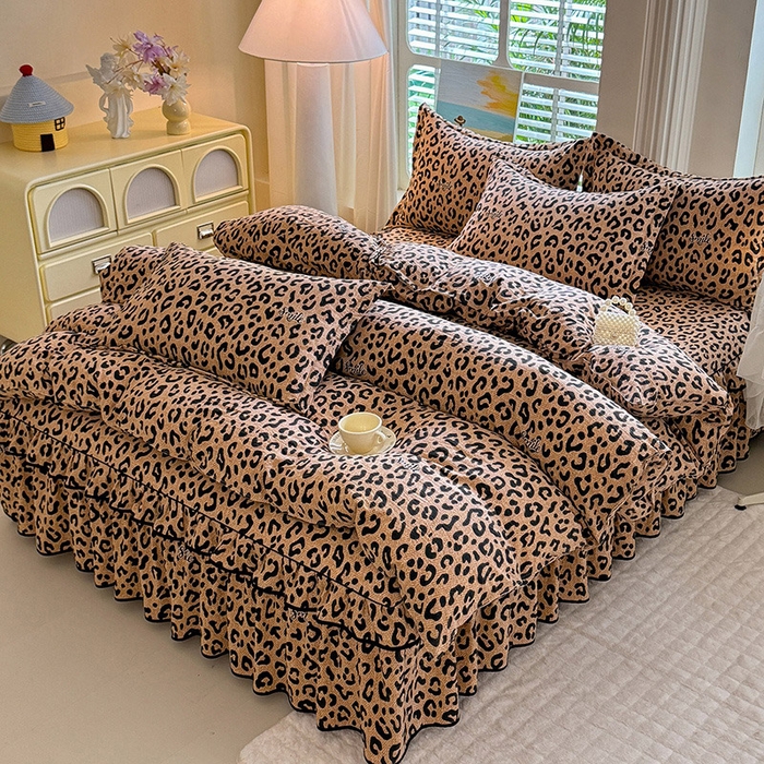 91家纺网 家纺一手货源 找家纺 优家居 2026新款A类水洗棉床裙单件三件套皱皱纱韩版公主风花边床罩直播爆款外贸定制 豹纹-咖